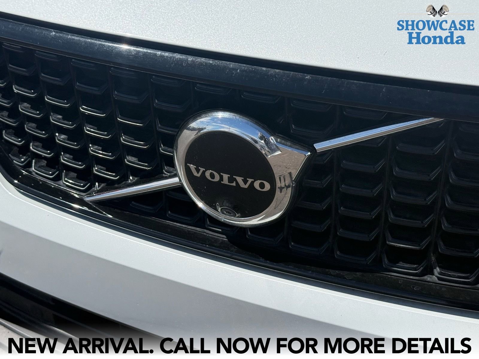 Used 2023 Volvo XC40 B4 Ultimate image 8