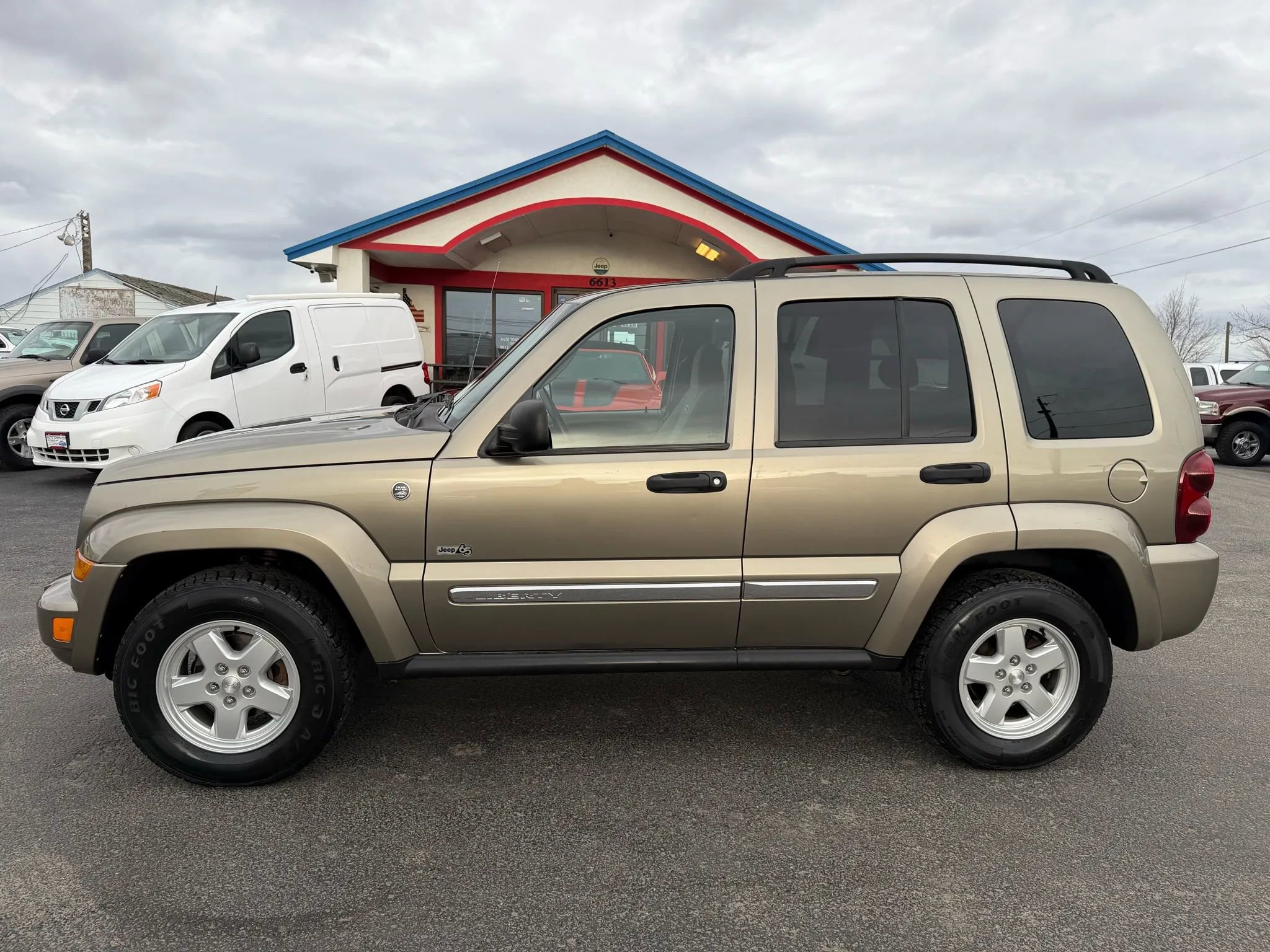 Used 2006 Jeep Liberty Sport AWD/4WD image 2