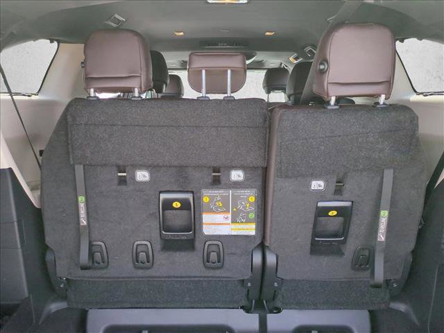 Used 2024 Toyota Sienna Platinum AWD/4WD image 6