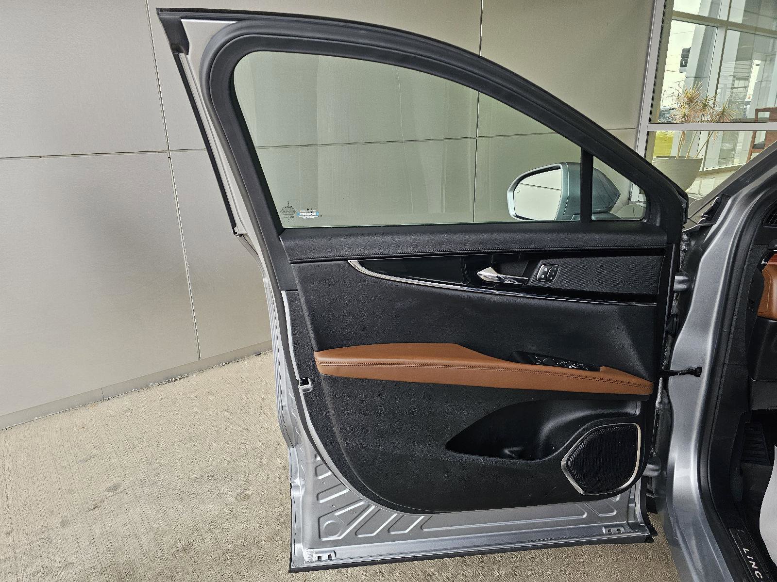 Used 2022 Lincoln Nautilus Reserve AWD/4WD image 18
