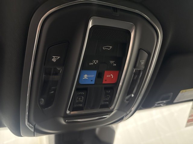 New 2025 Jeep Grand Cherokee Laredo X w/ Luxury Tech Group I image 13