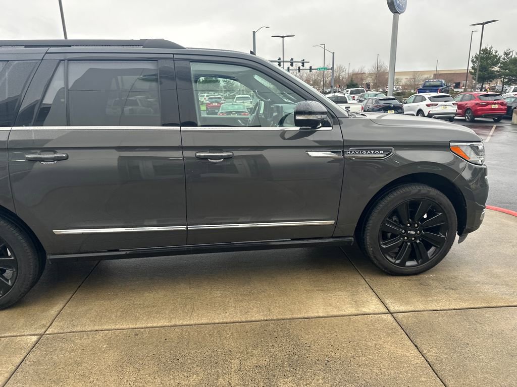 Used 2024 Lincoln Navigator L Black Label image 5