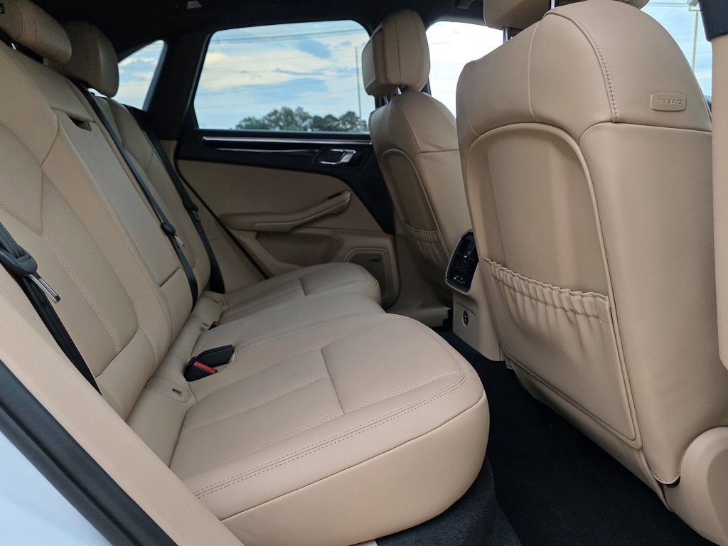 Certified 2026 Porsche Macan AWD/4WD image 45