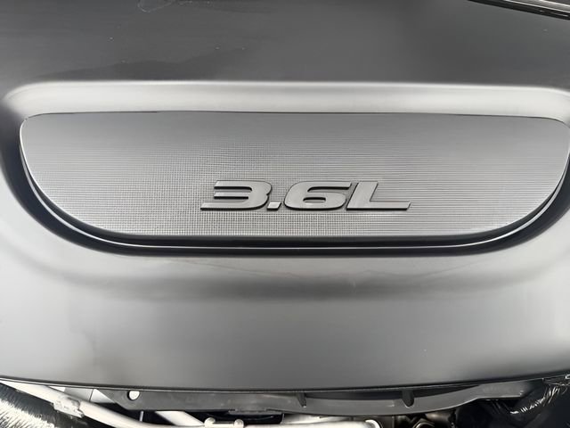 Used 2024 Chrysler Pacifica Limited FWD image 14