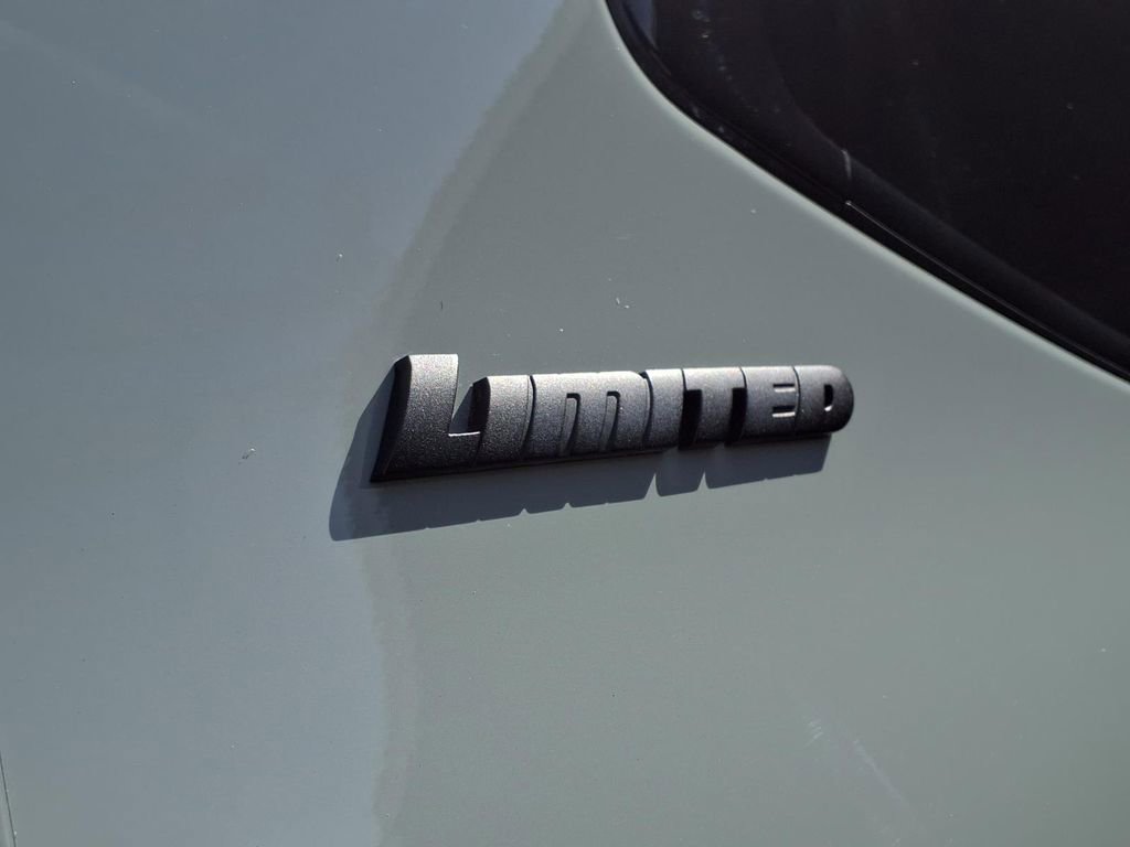 Used 2024 Toyota Tundra Limited AWD/4WD image 19