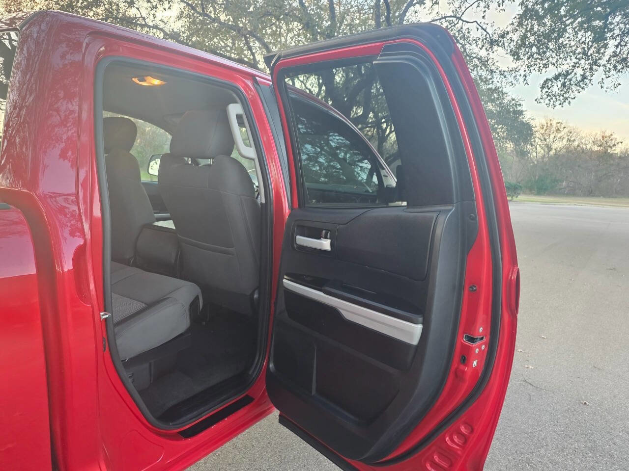 Used 2015 Toyota Tundra SR5 image 16