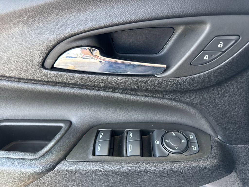 Used 2023 Chevrolet Equinox LT FWD image 10