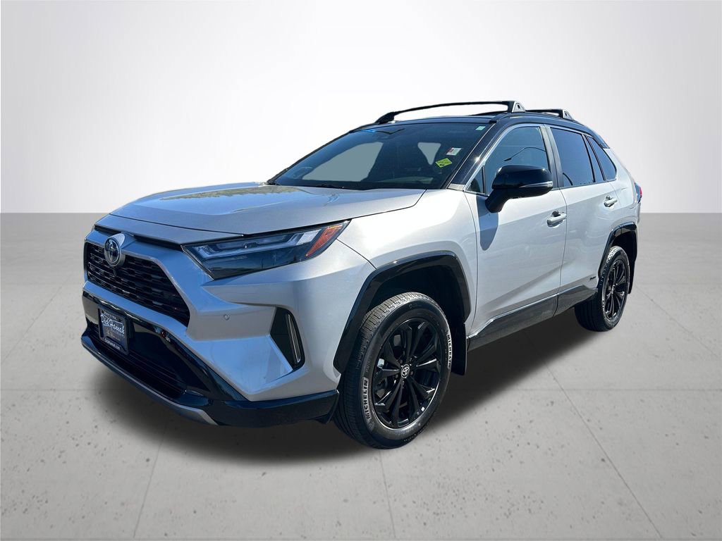 Used 2022 Toyota RAV4 XSE AWD/4WD image 2