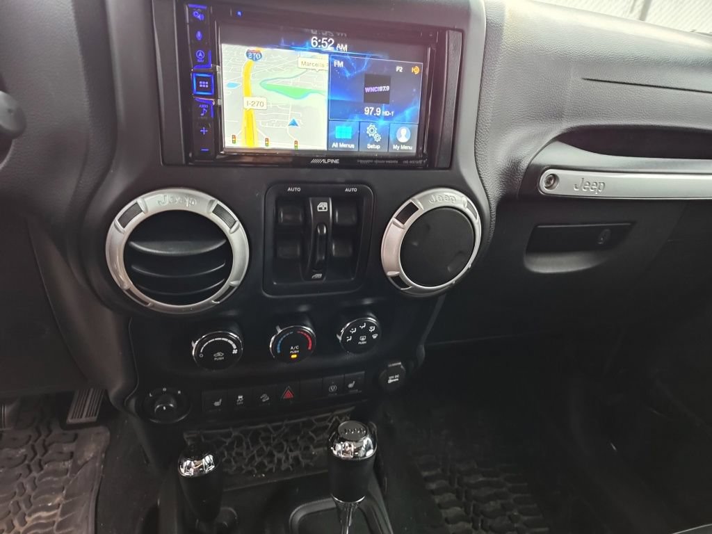 Used 2016 Jeep Wrangler Unlimited Rubicon AWD/4WD image 13