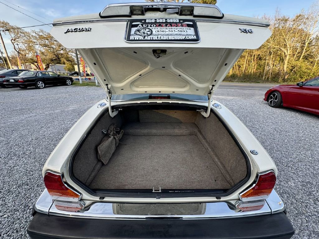 Used 1987 Jaguar XJ6 image 12