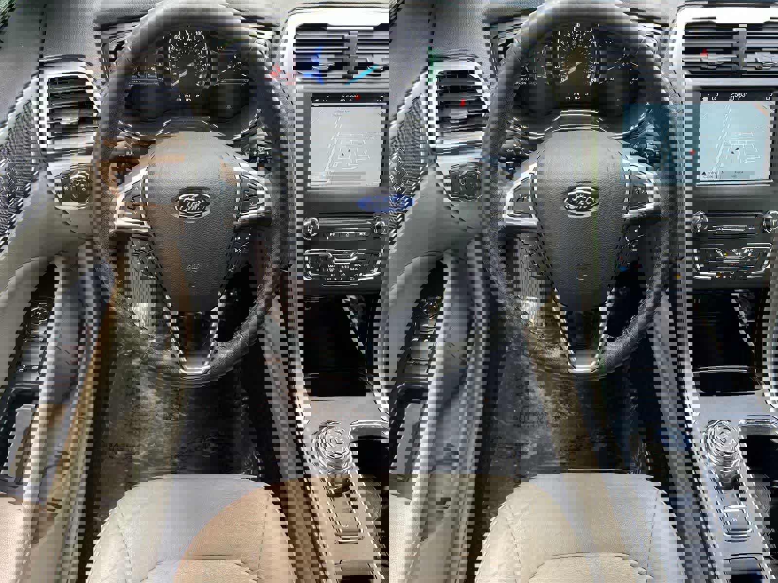 Used 2017 Ford Fusion SE w/ Fusion SE Technology Package FWD image 15