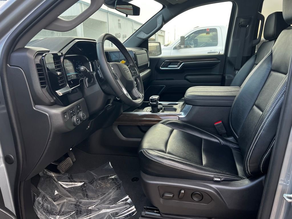 Used 2023 Chevrolet Silverado 1500 LT Trail Boss image 9