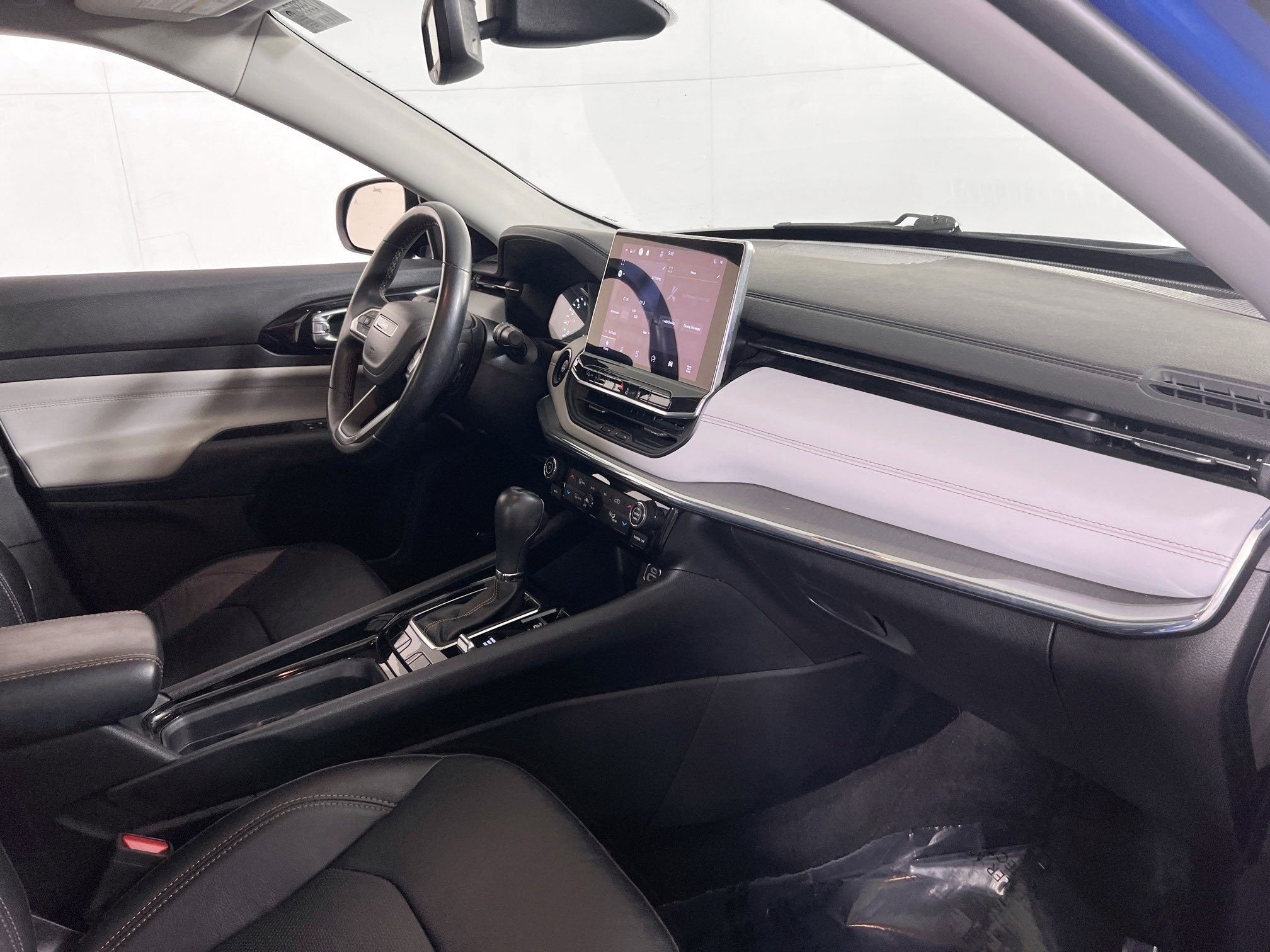 Used 2022 Jeep Compass Limited w/ Sun and Sound Group image 29