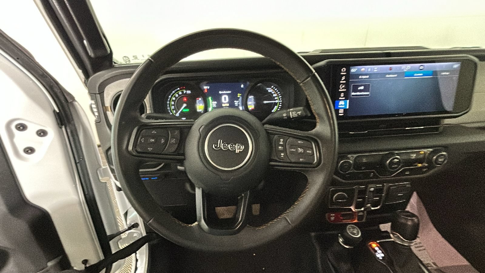 Used 2024 Jeep Wrangler Unlimited AWD/4WD image 16