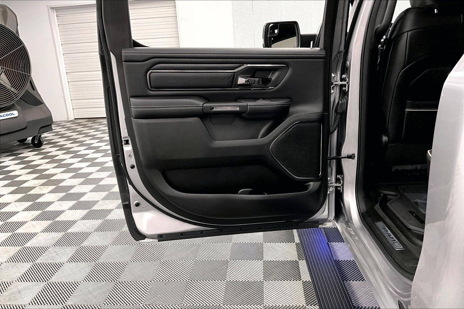 Used 2024 RAM 1500 Limited AWD/4WD image 22