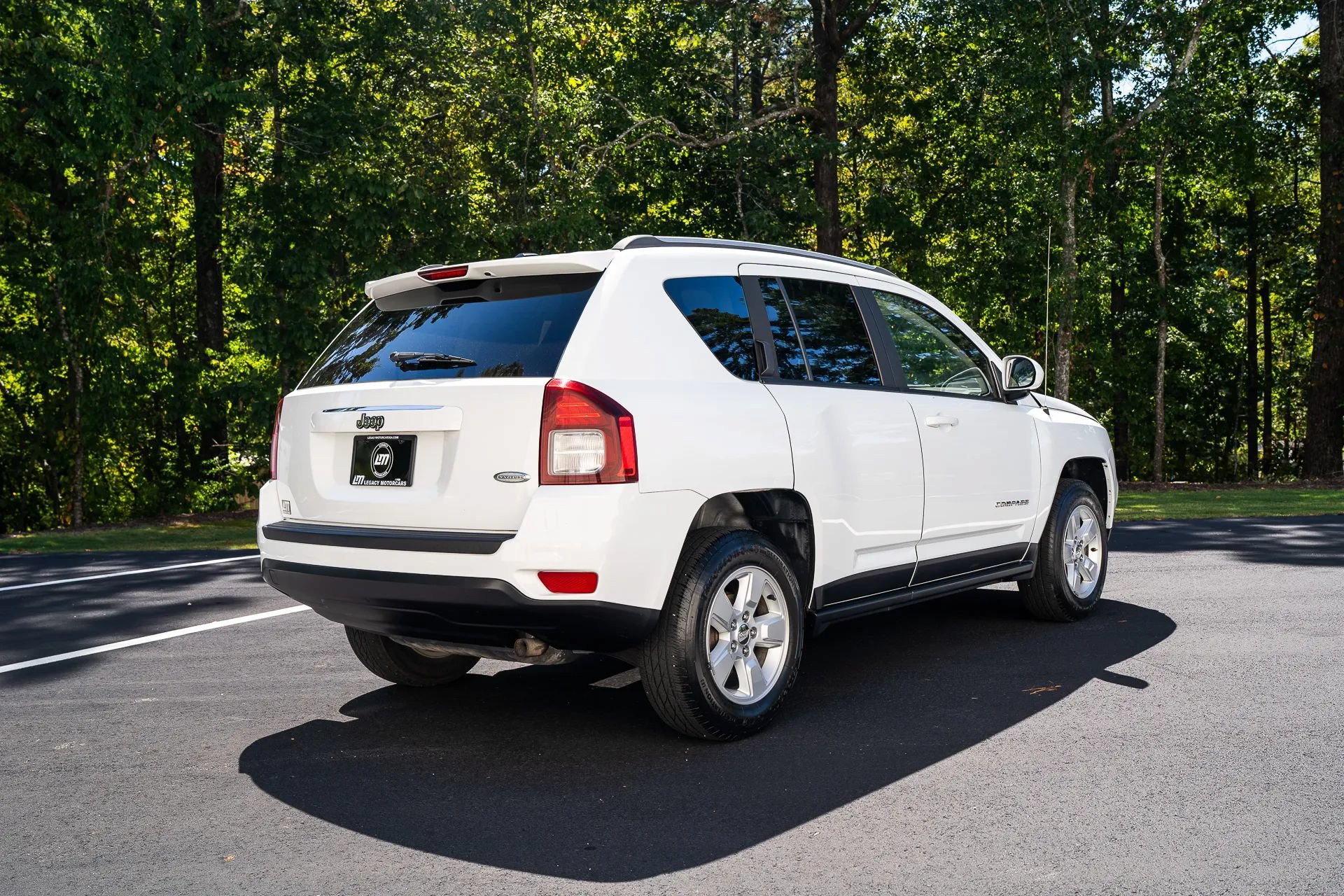 Used 2017 Jeep Compass Latitude FWD image 9