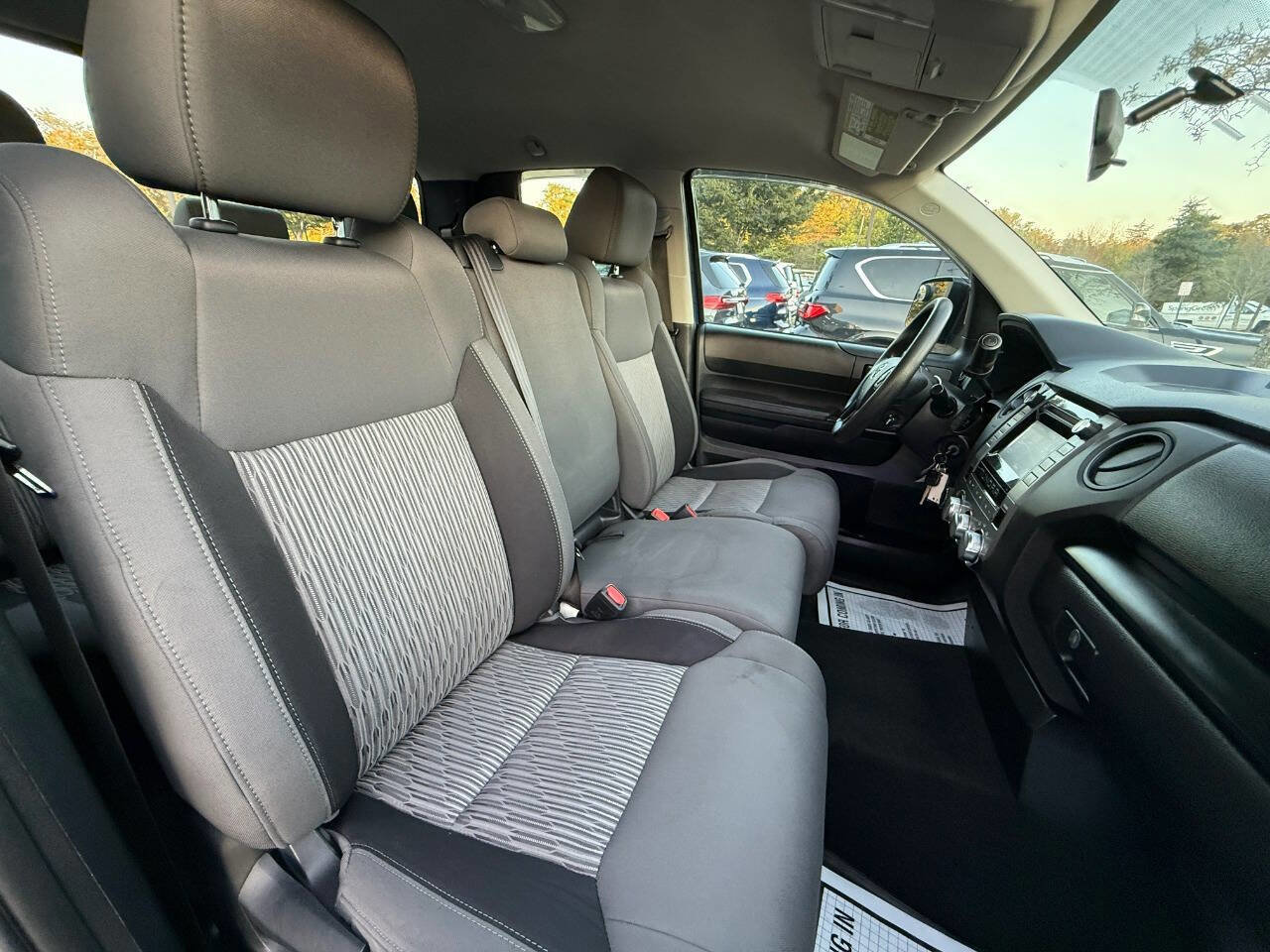 Used 2015 Toyota Tundra SR image 33