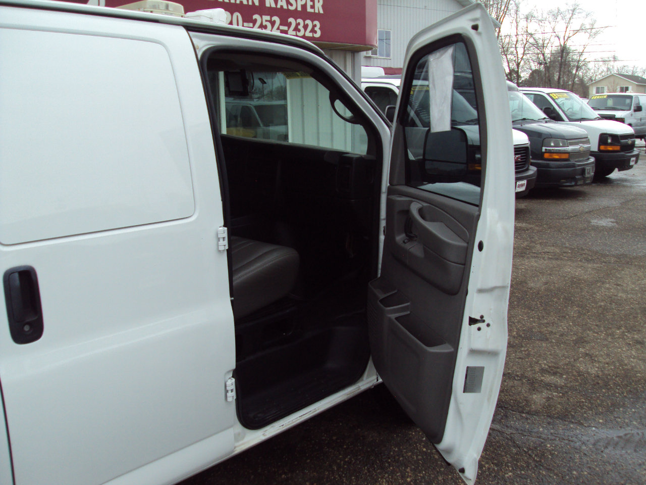 Used 2013 GMC Savana 1500 AWD image 25
