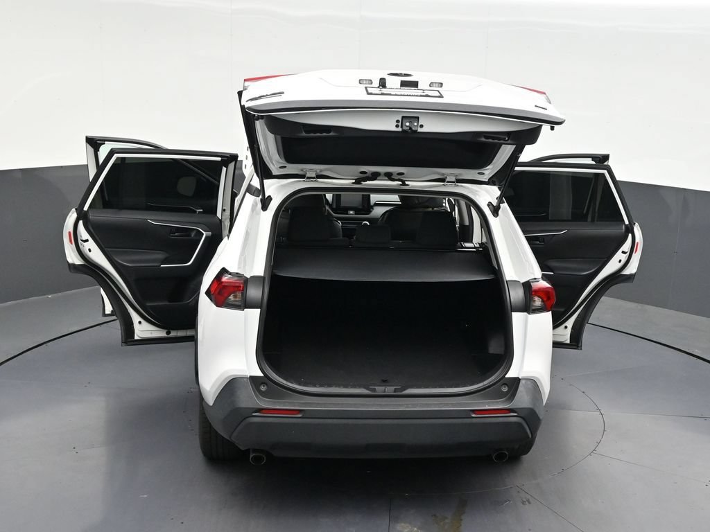 Used 2022 Toyota RAV4 LE FWD image 35