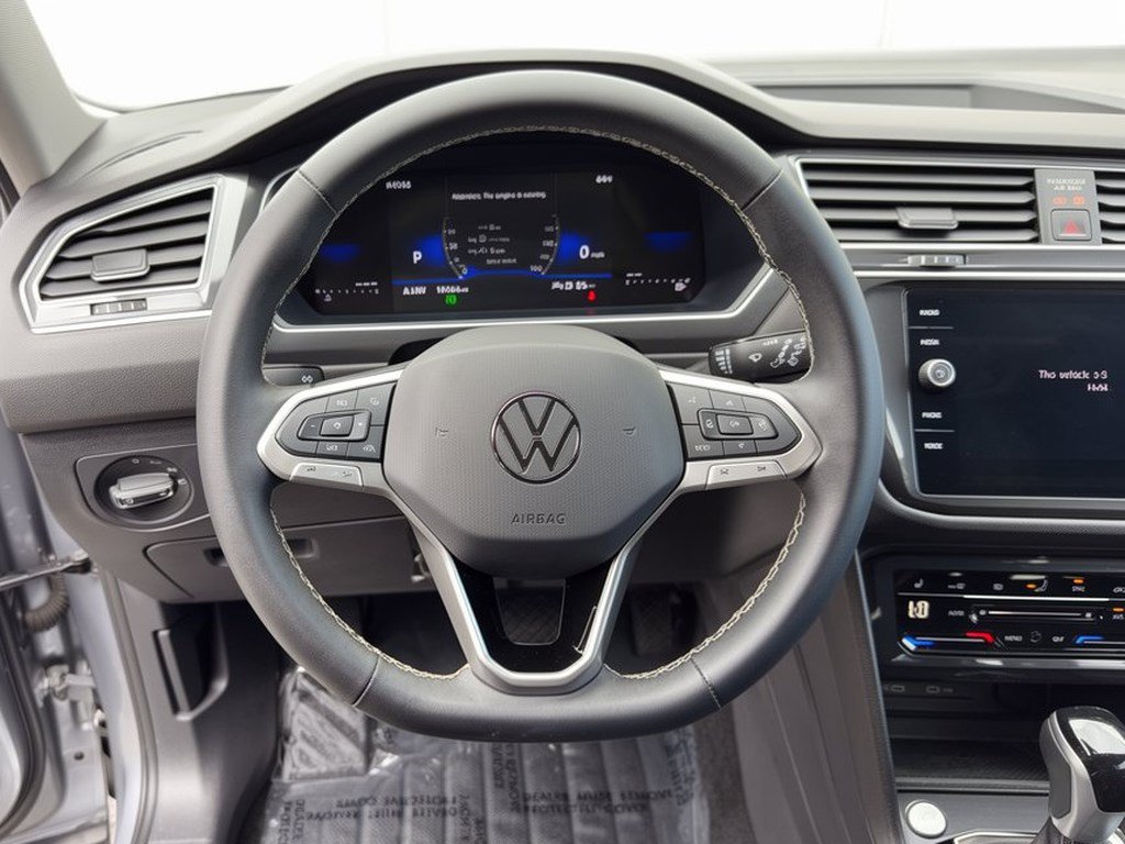 Used 2024 Volkswagen Tiguan SE FWD image 10
