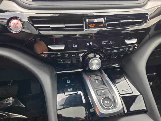 Certified 2025 Acura MDX w/ Technology Package FWD image 18