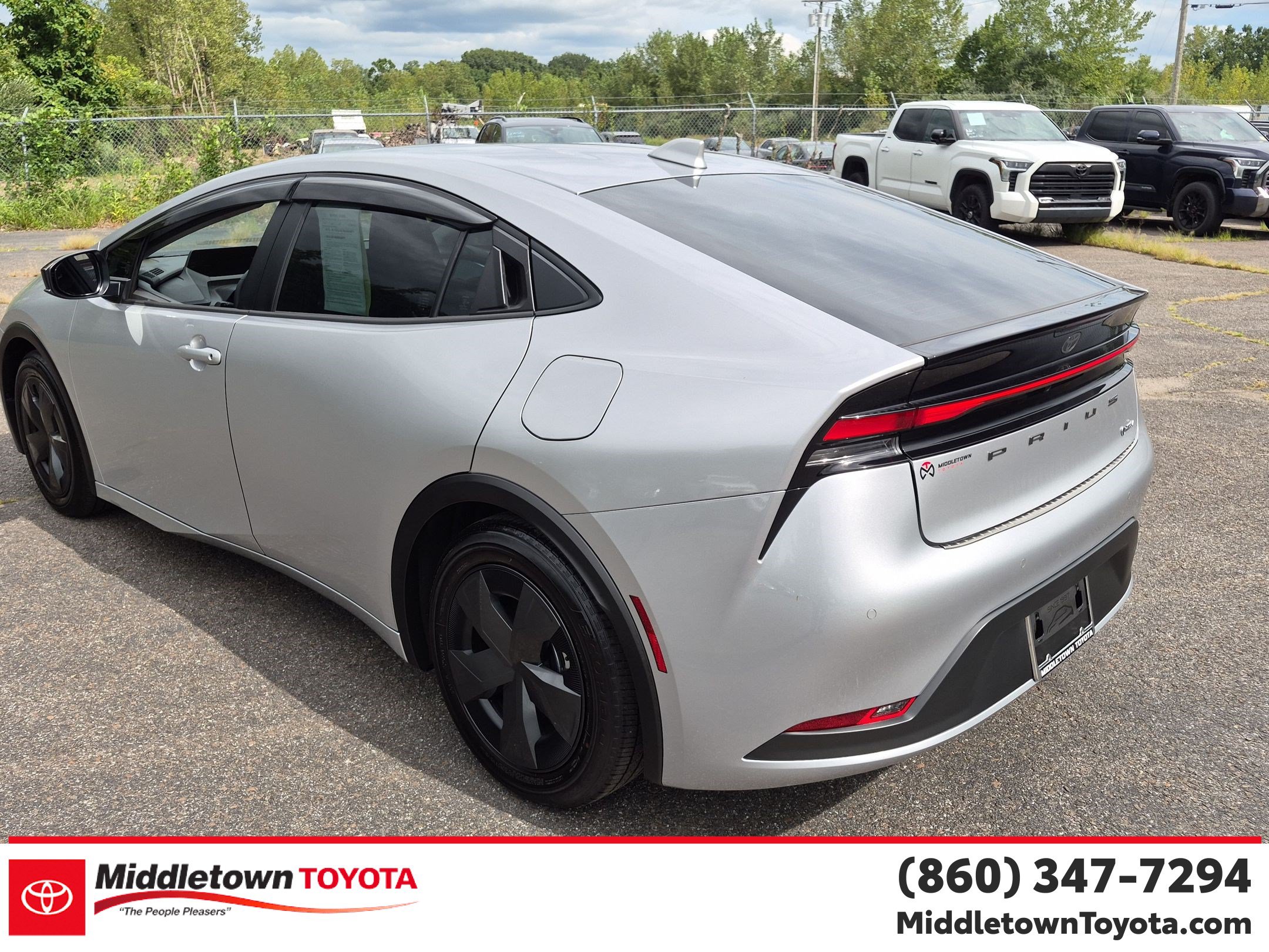 Used 2023 Toyota Prius LE FWD image 5