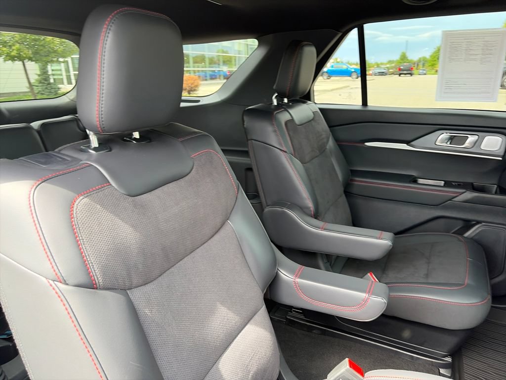 Used 2025 Ford Explorer ST w/ Sun And Sound Package AWD/4WD image 38
