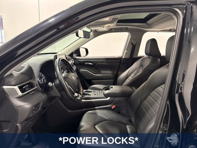 Used 2020 Toyota Highlander XLE AWD/4WD image 11