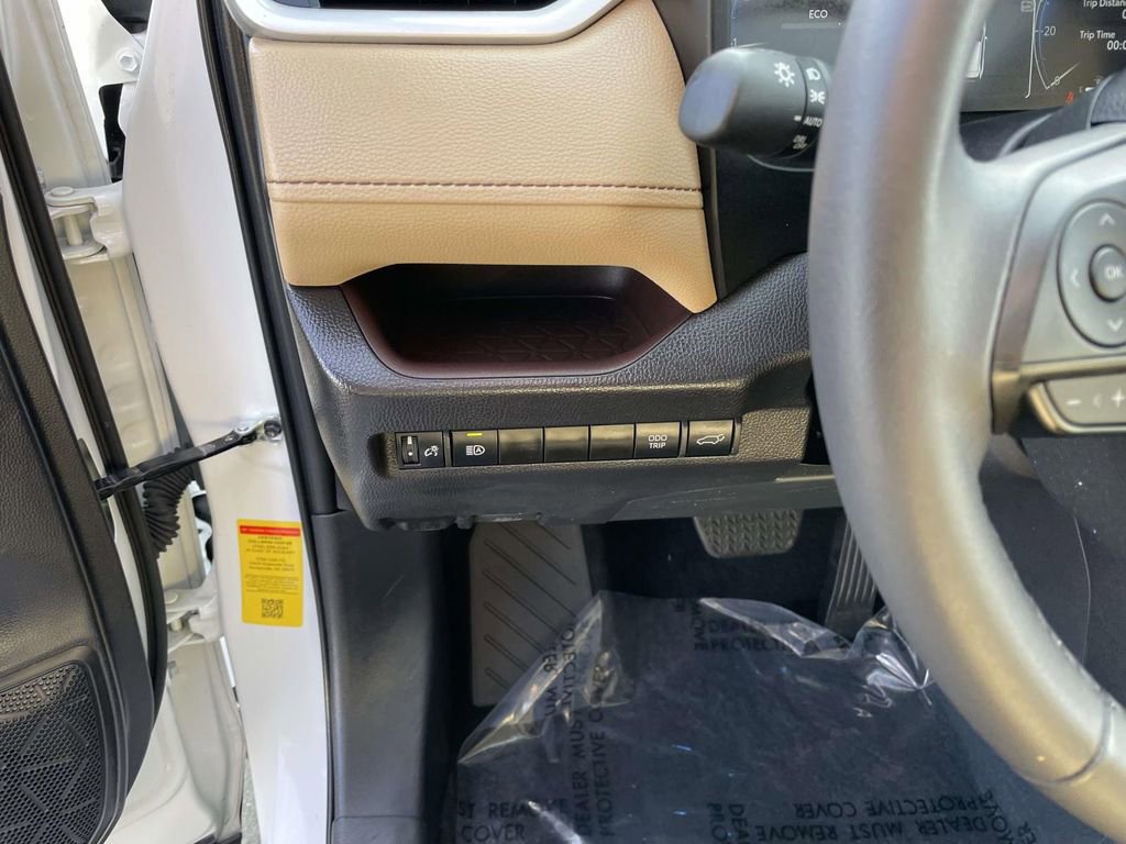 Used 2024 Toyota RAV4 Limited image 31