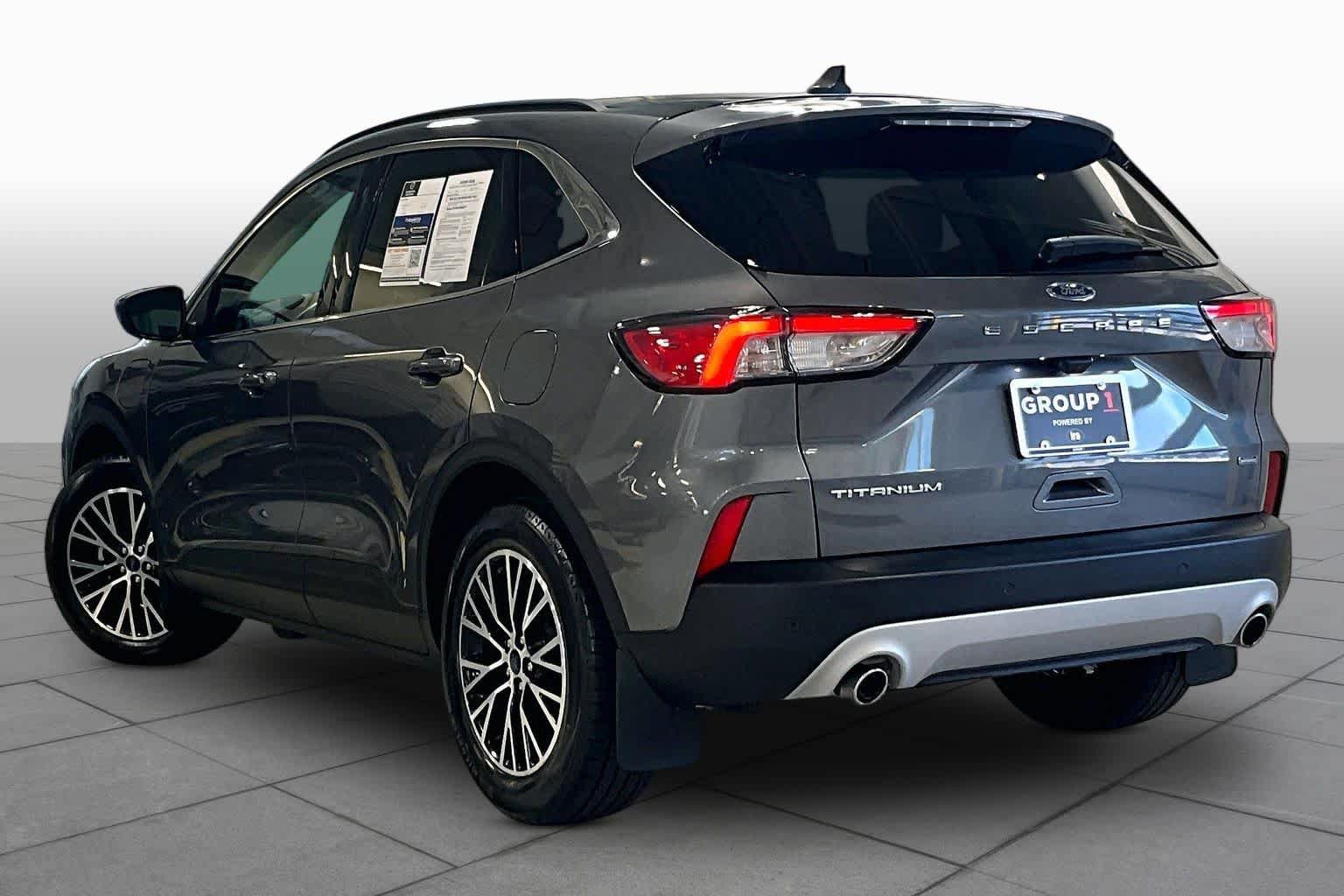 Used 2022 Ford Escape Titanium FWD image 12
