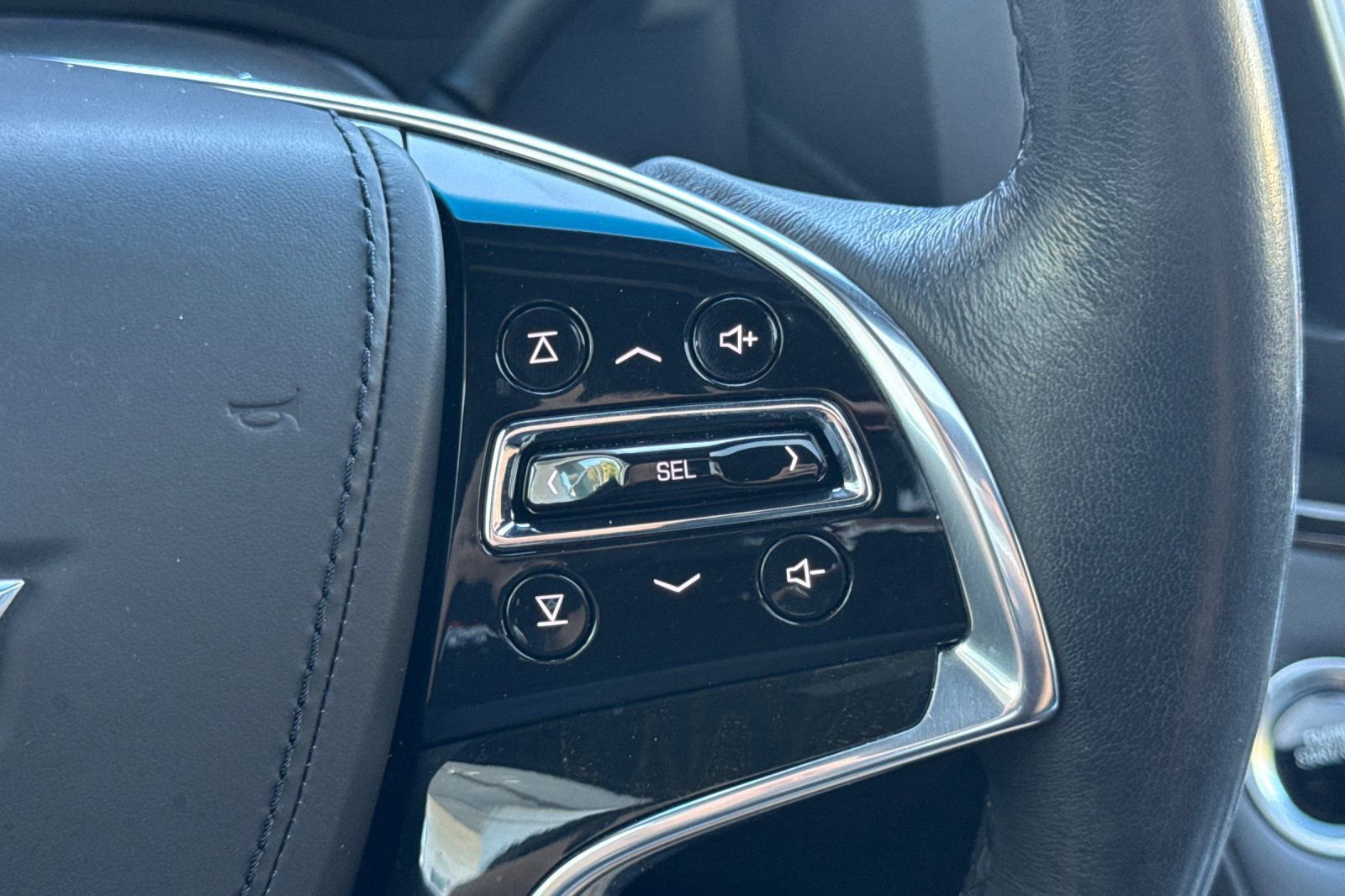 Used 2019 Cadillac Escalade ESV Platinum image 39