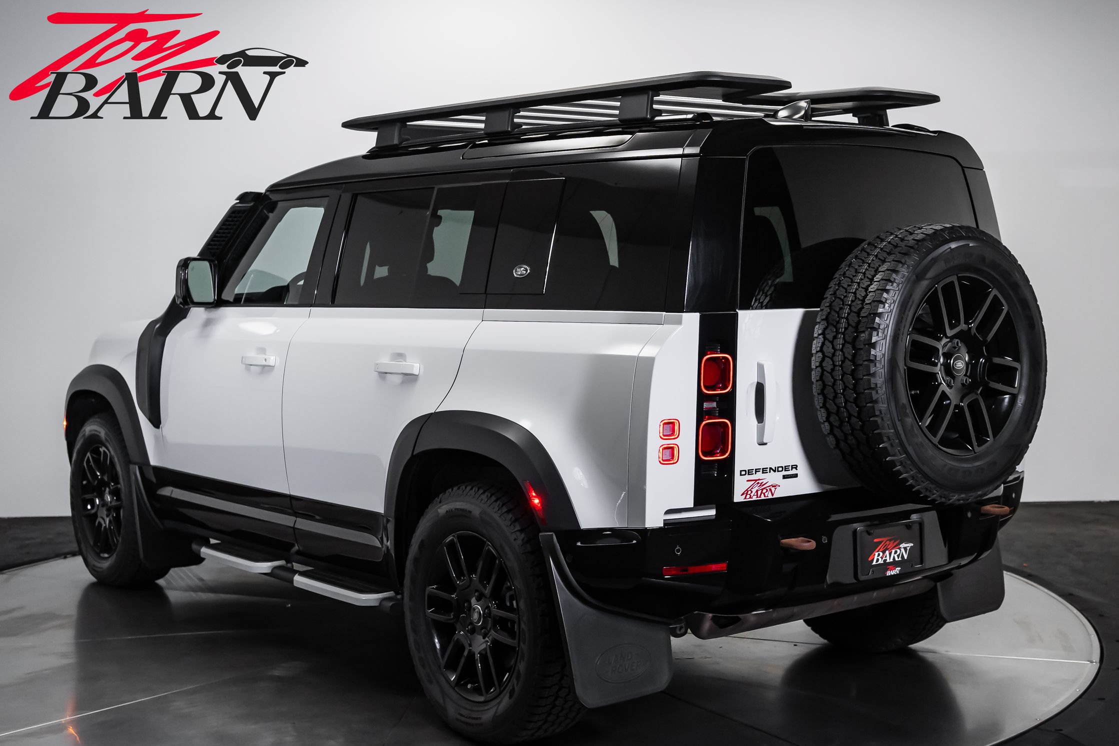 Used 2023 Land Rover Defender 110 X-Dynamic SE AWD/4WD image 3
