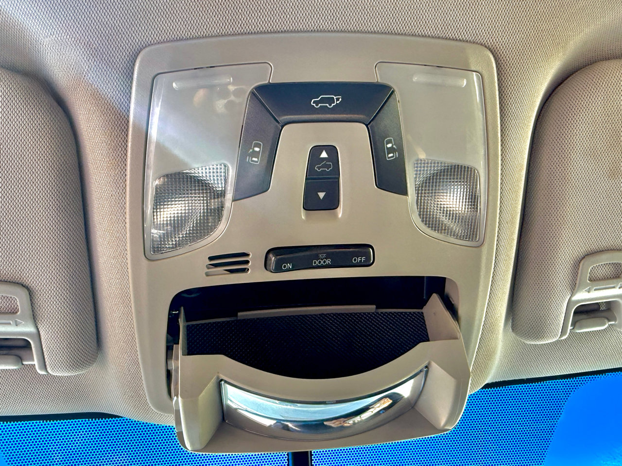 Used 2015 Toyota Sienna SE image 26