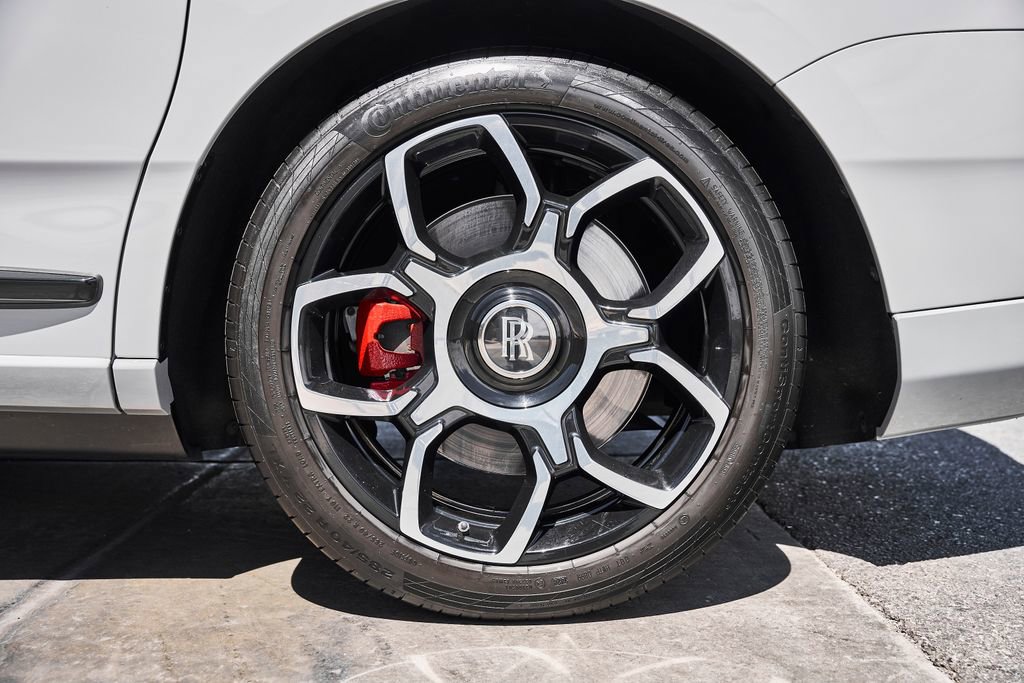 Used 2024 Rolls-Royce Cullinan Black Badge w/ Dark Exterior Package AWD/4WD image 19