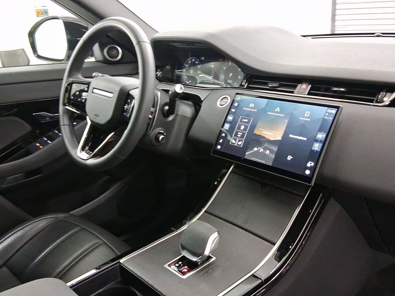 Used 2025 Land Rover Range Rover Evoque S image 20