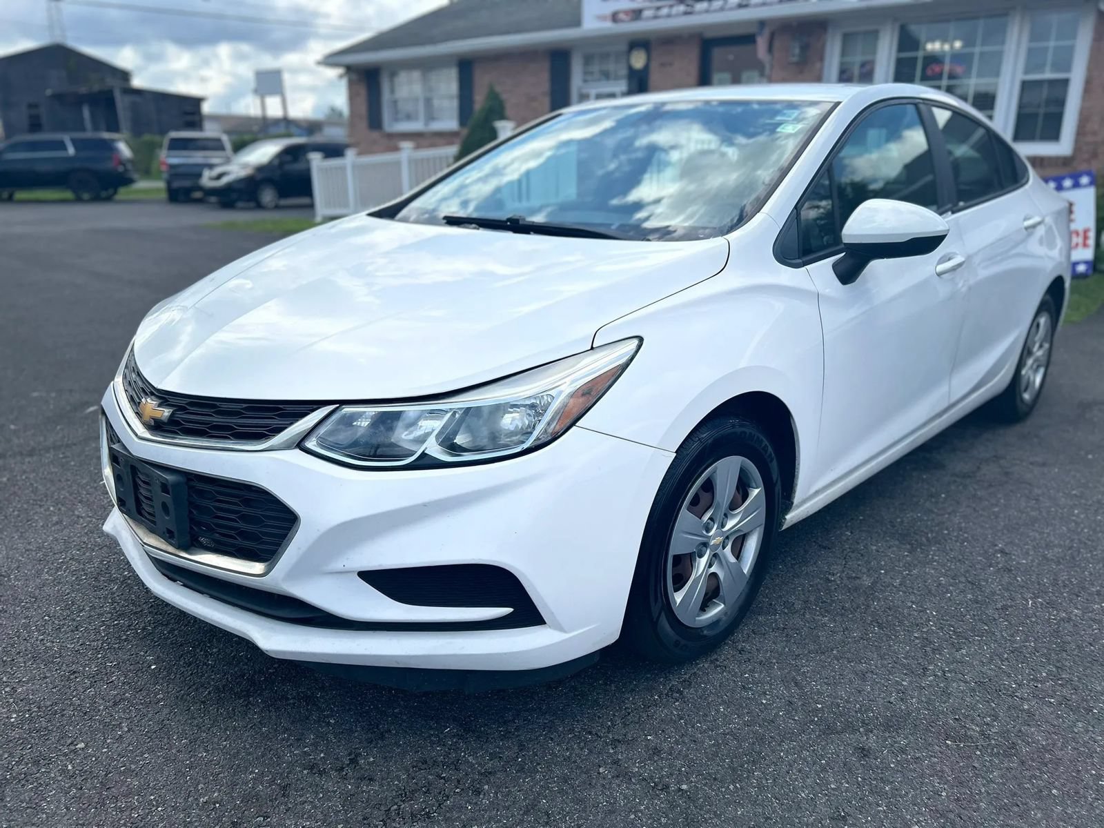 Used 2017 Chevrolet Cruze LS FWD image 9