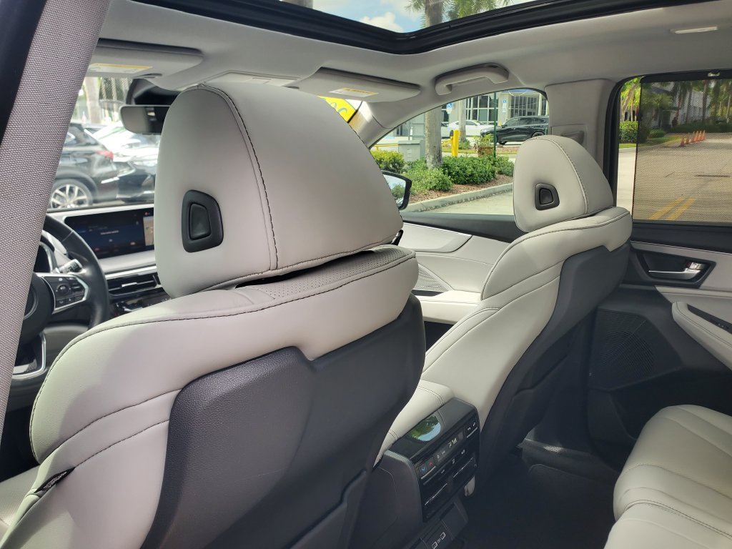 Certified 2024 Acura MDX w/ Technology Package FWD image 11