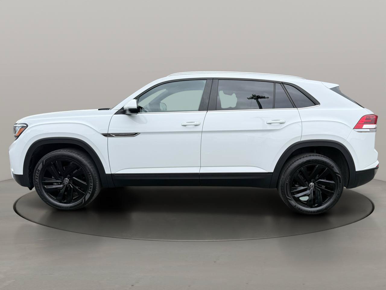 Used 2023 Volkswagen Atlas Cross Sport SE w/ Panoramic Sunroof Package FWD image 5