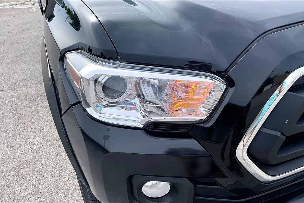Used 2022 Toyota Tacoma SR5 w/ Technology Package RWD image 31
