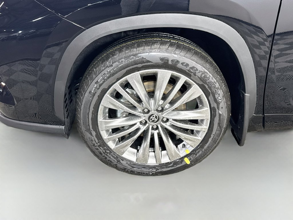 New 2026 Toyota Highlander Platinum AWD/4WD image 4