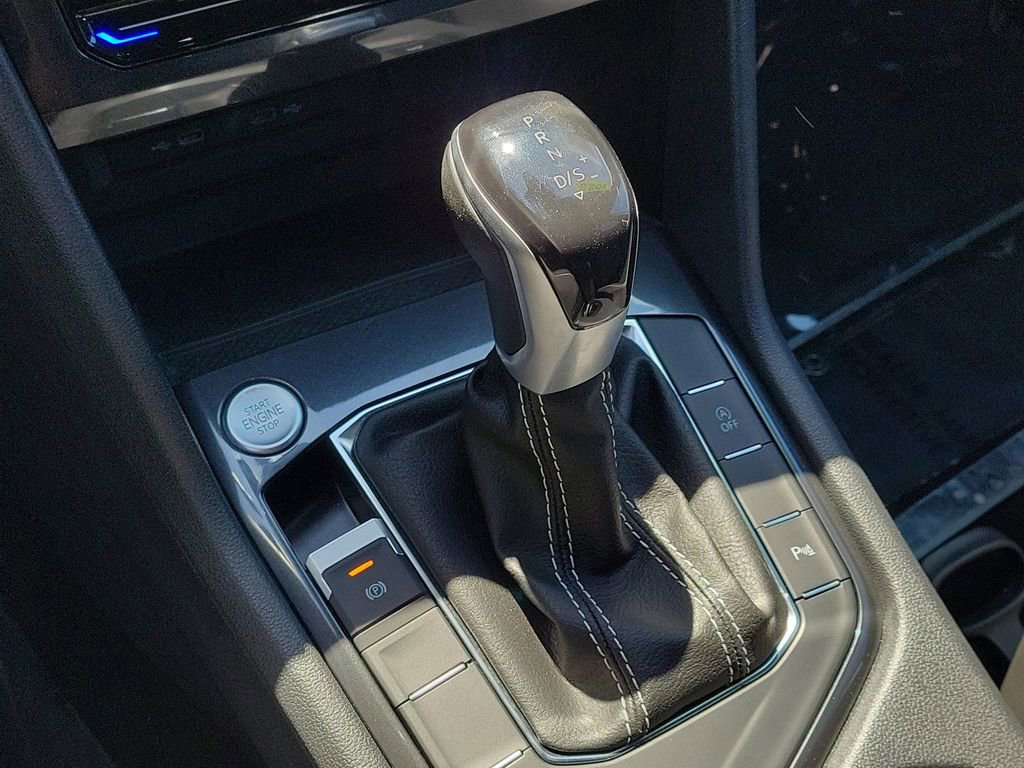 Used 2023 Volkswagen Tiguan SE R-Line image 25