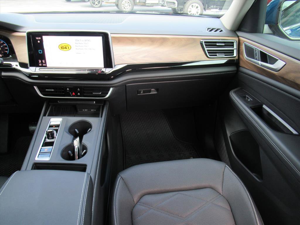 Used 2025 Volkswagen Atlas SE image 14