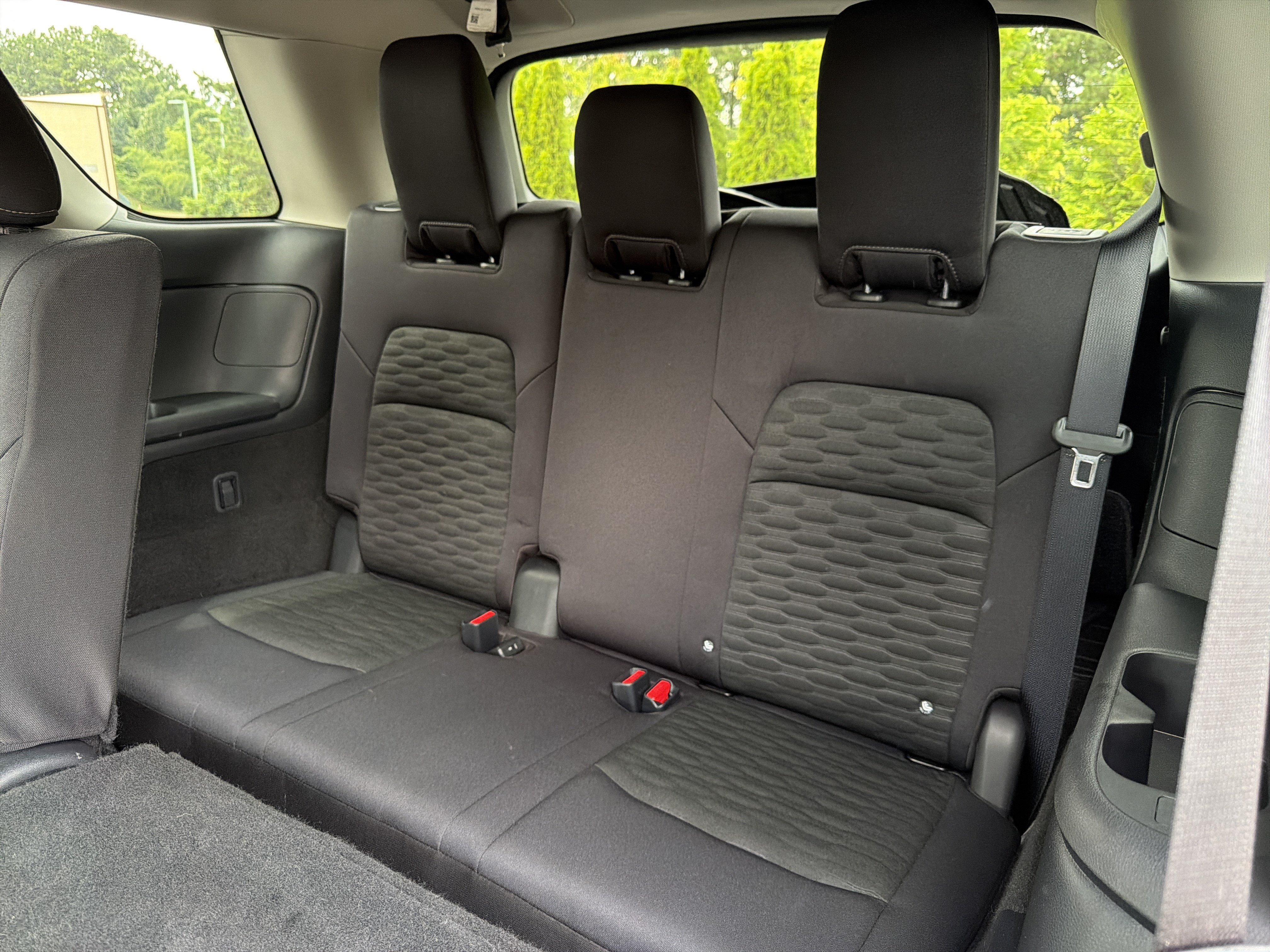 Used 2025 Nissan Pathfinder S AWD/4WD image 9
