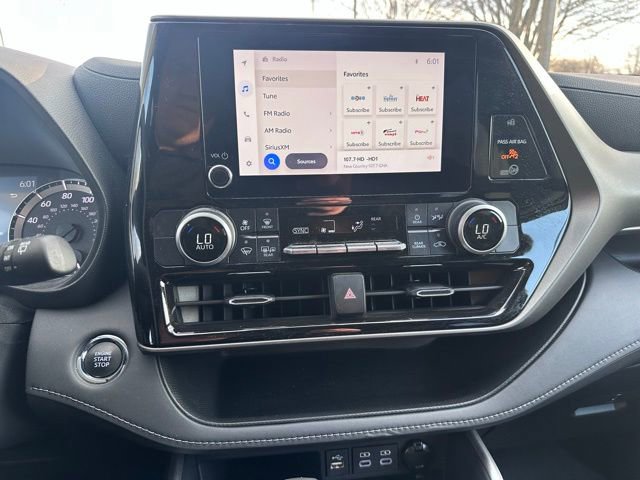 Used 2023 Toyota Highlander LE image 14