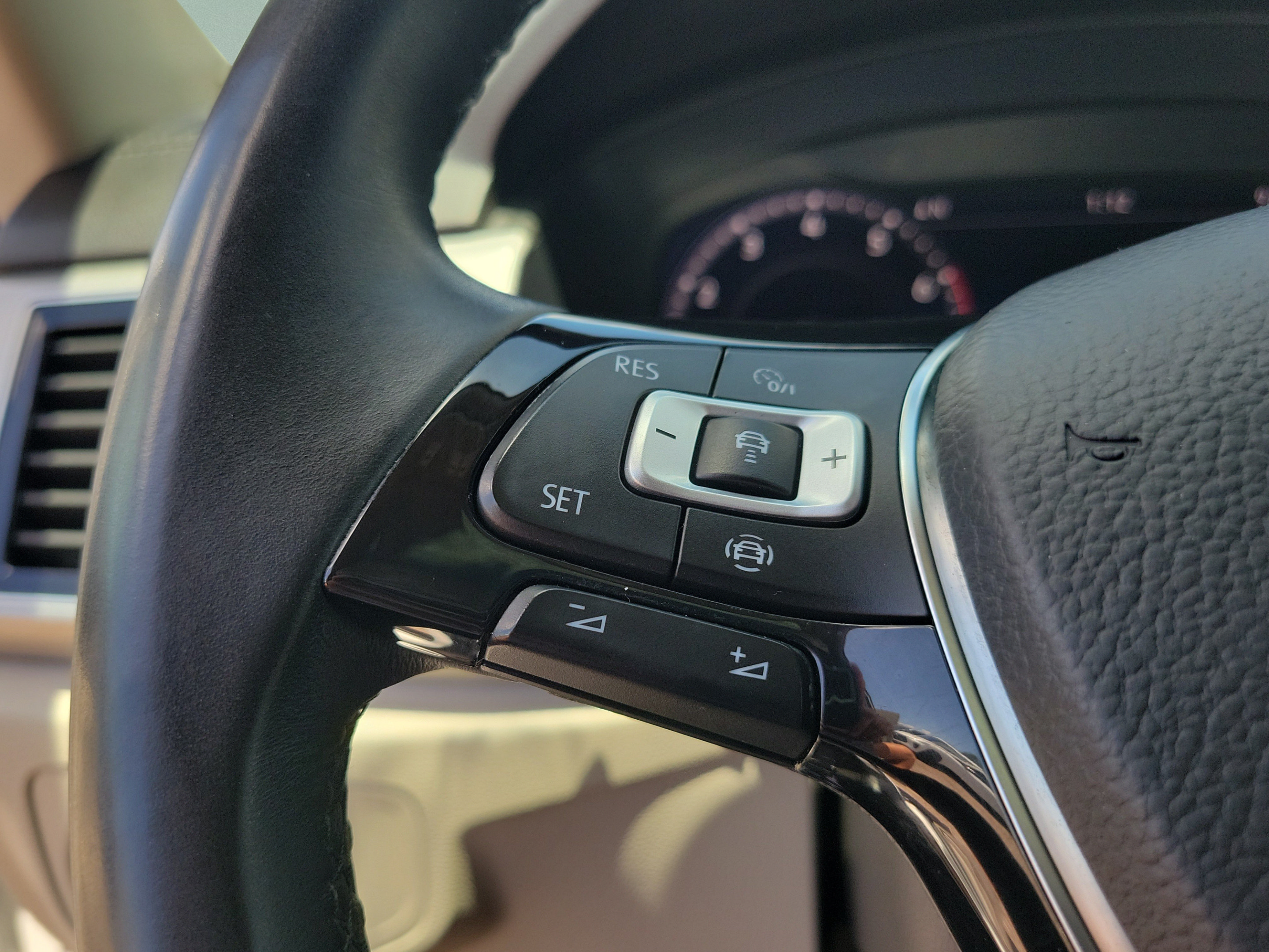 Used 2019 Volkswagen Atlas SEL FWD image 10