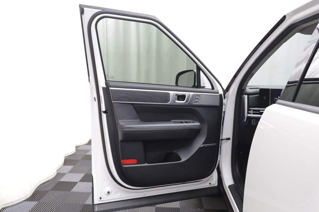 Used 2025 Hyundai Santa Fe Limited image 4