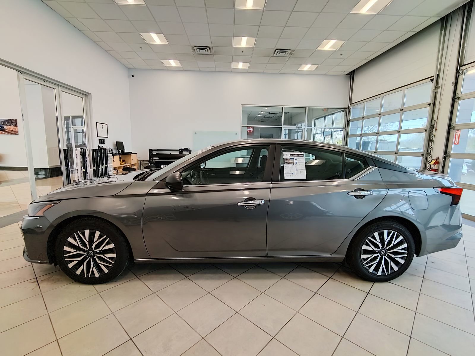 Used 2024 Nissan Altima 2.5 SV image 6