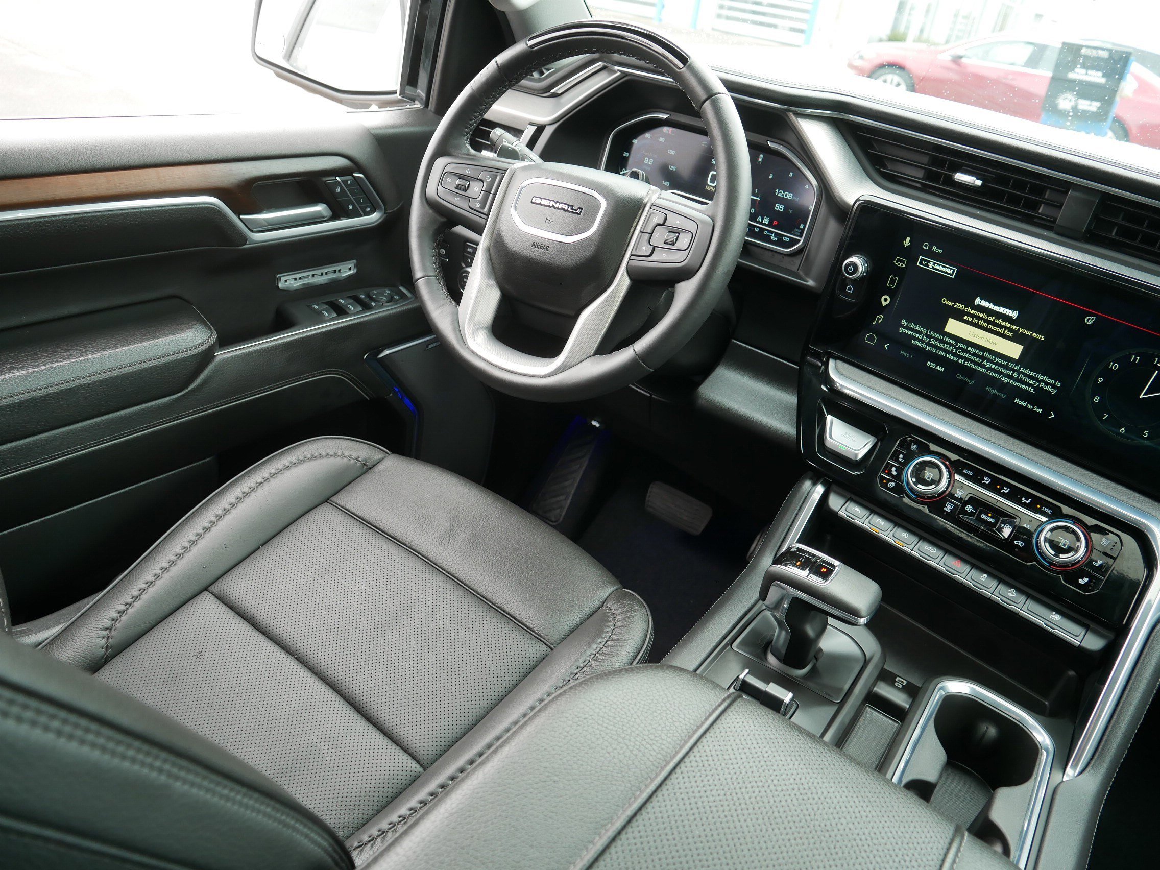 Used 2024 GMC Sierra 1500 Denali AWD/4WD image 9