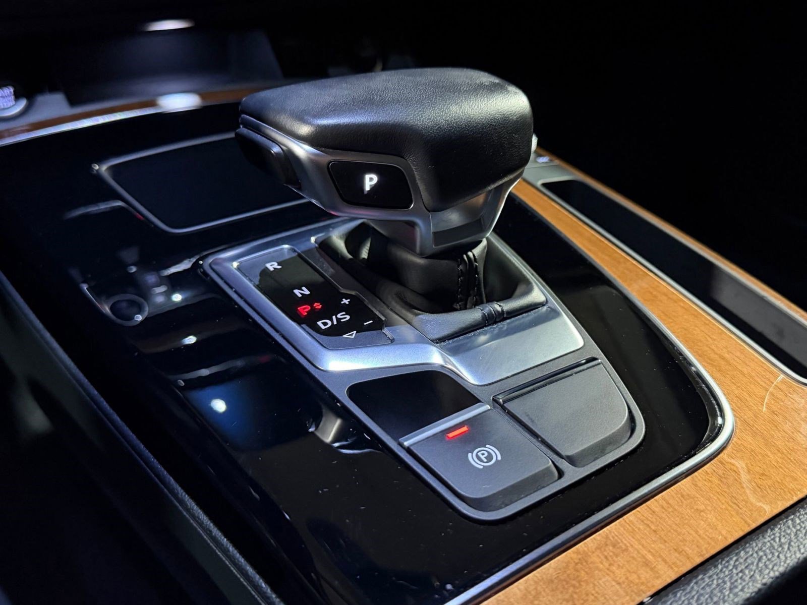 Used 2023 Audi Q5 2.0T Premium w/ Convenience Package image 16