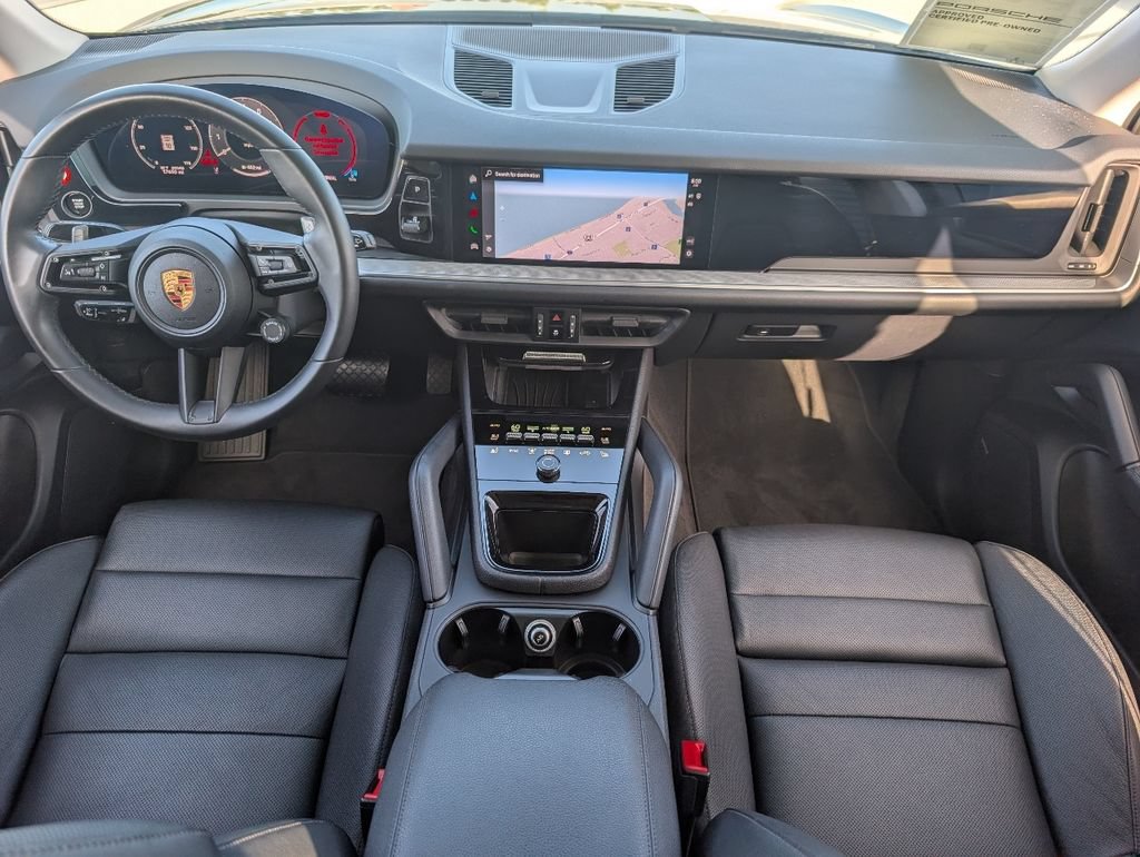 Certified 2025 Porsche Cayenne AWD/4WD image 6